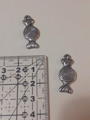 Lot 2 charm's bonbon — image 1