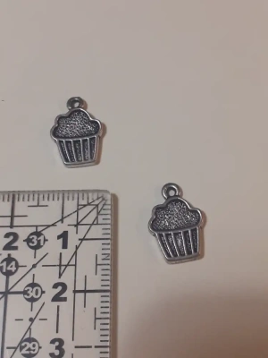 Lot 2 charm's muffin — image 1