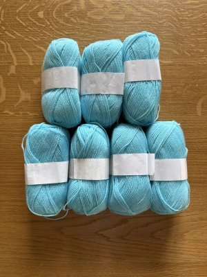 Lot de 7 pelotes de laine — image 1