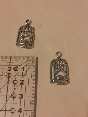 Lot 2 charm's oiseau dans cage — image 1
