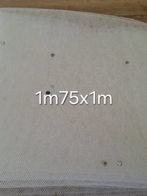 Coupon  de tulle blanc à strass — image 1