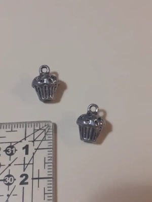 Lot 2 charm's muffin — image 1