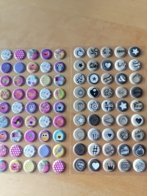 2 planches de stickers ronds — image 1