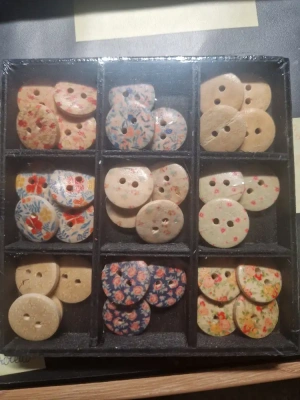 Lot de boutons décorés mini